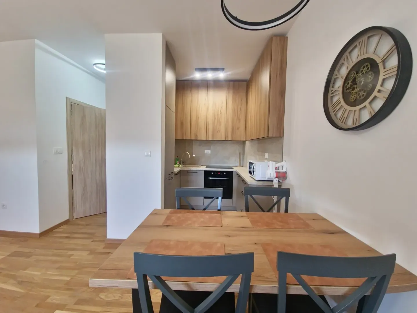 Rent, two bedroom apartment, 58m², Bečići, Budva