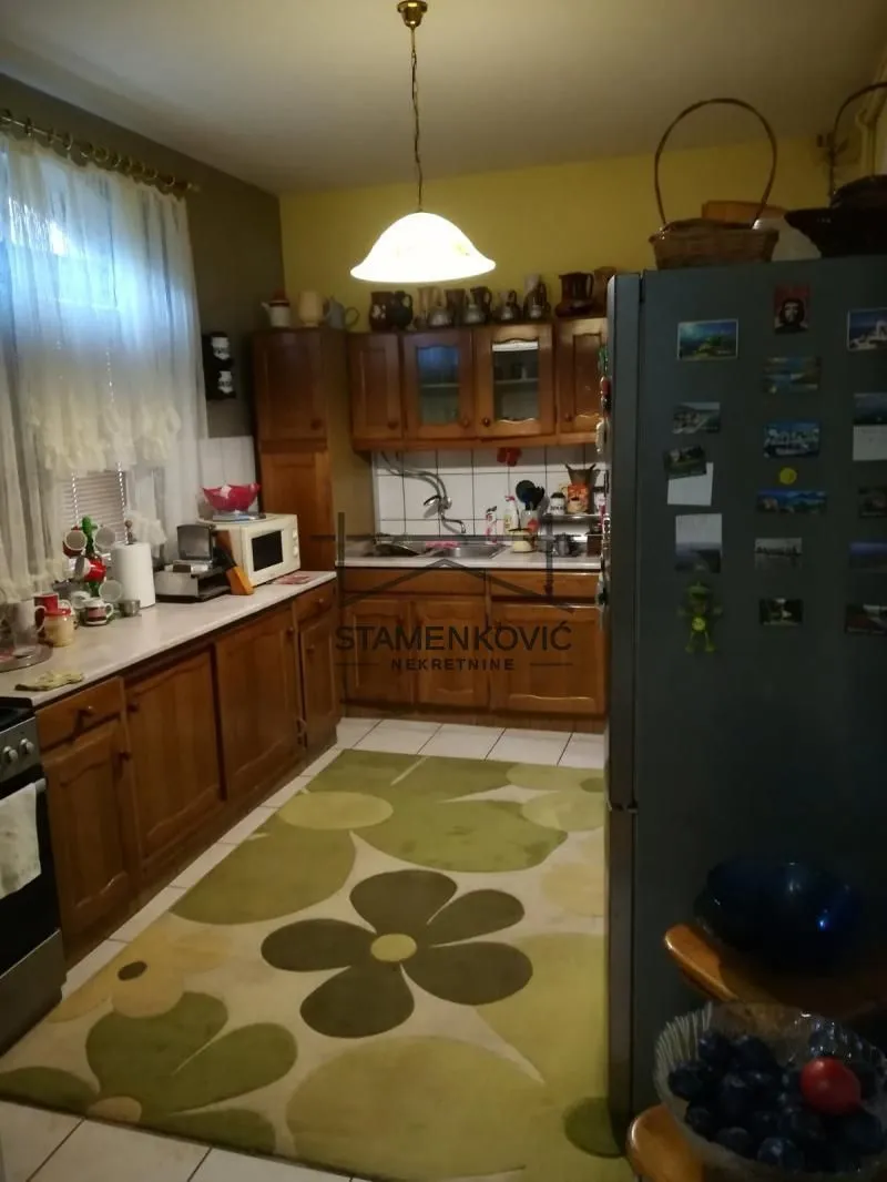 Prodaja, kuća, 250m², Novo naselje, Novi Sad