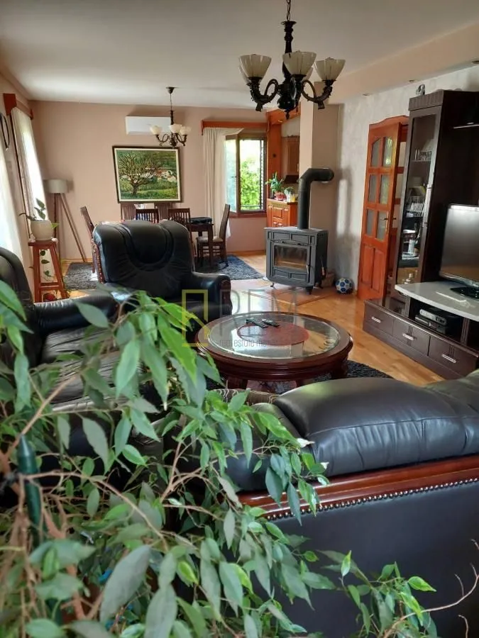 Prodaja, kuća, 190m², Cetinje, Crna Gora