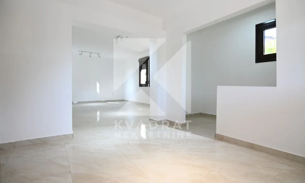 Rent, office space, 90m², Masline, Podgorica