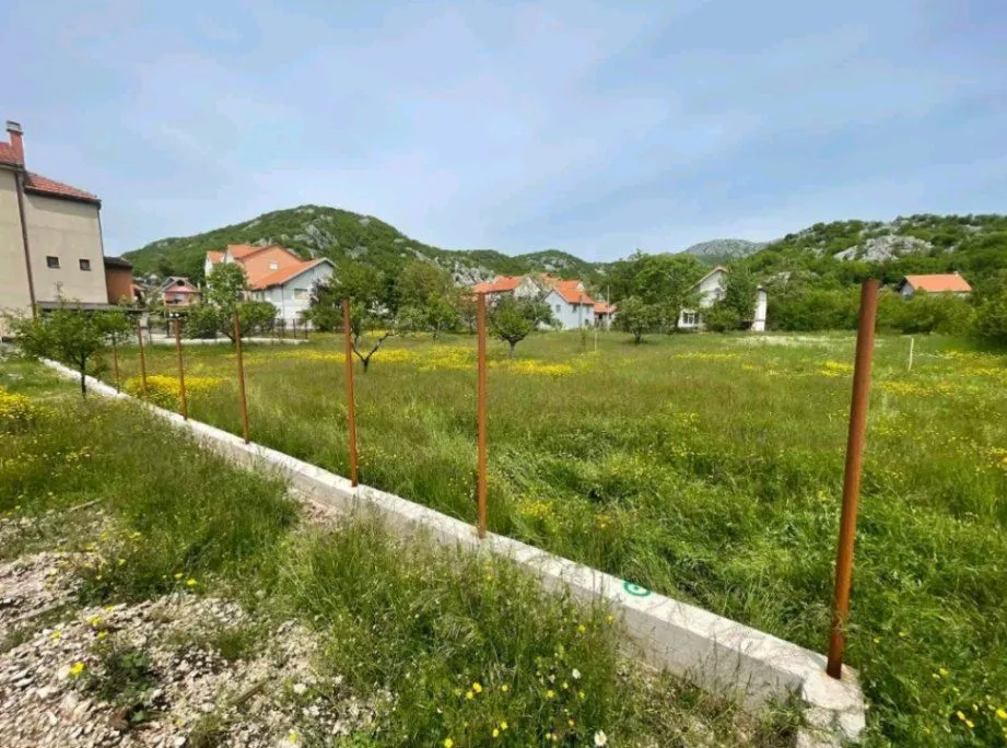 Prodaja, plac, 561m², Cetinje, Crna Gora