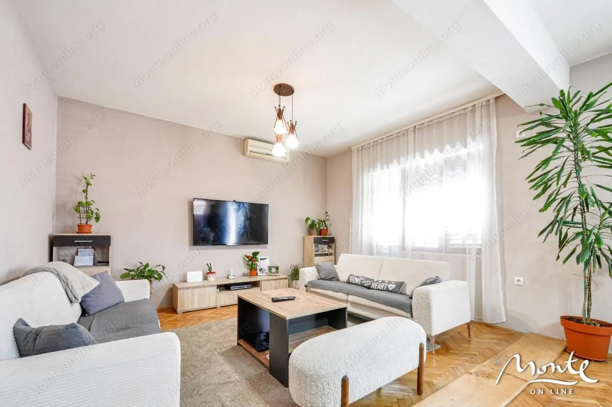 Prodaja, kuća, 525m², Centar, Tivat