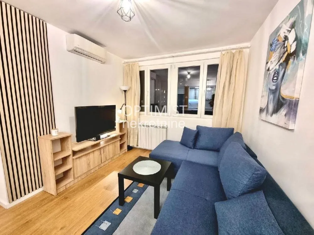 Izdavanje, dvosoban stan, 39m², Savski Venac, Beograd