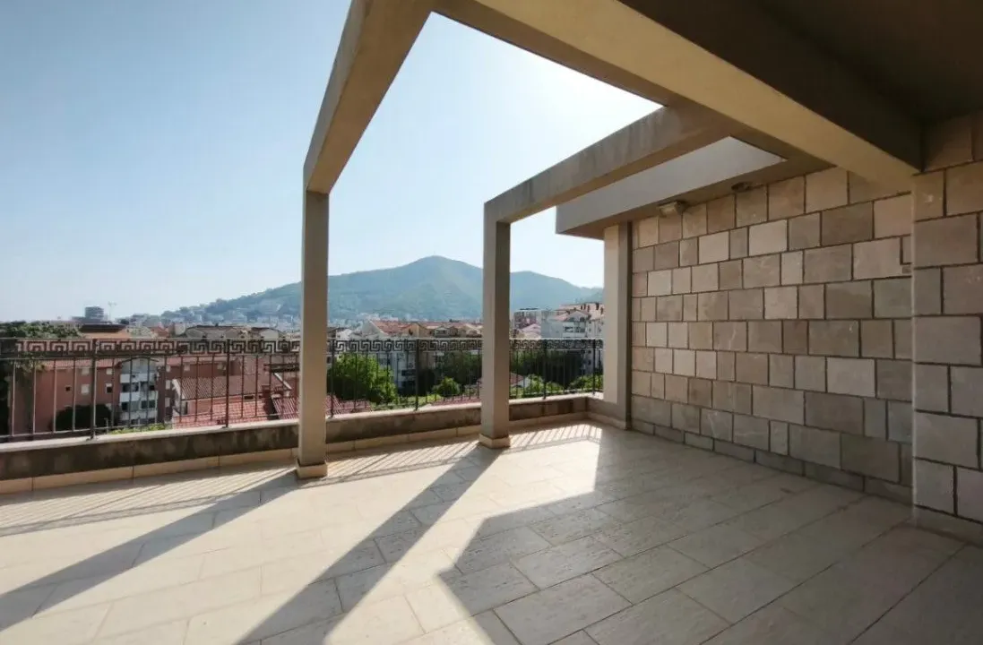 Prodaja, dvosoban stan, 140m², Centar, Budva