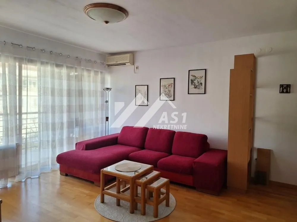 Izdavanje, dvosoban stan, 58m², Stari grad, Novi Sad