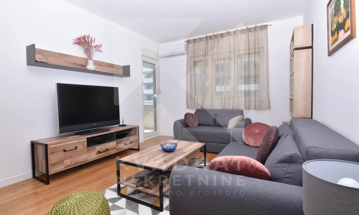 Prodaja, trosoban stan, 5m², Central Point, Podgorica