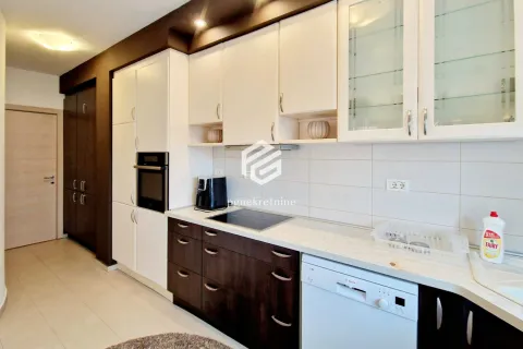 Izdavanje, trosoban stan, 120m², City Kvart, Podgorica - image 8