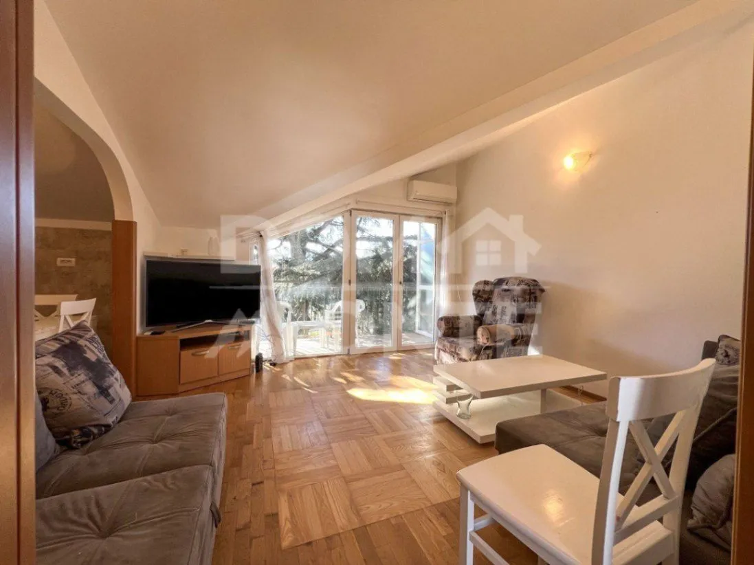 Izdavanje, dvosoban stan, 80m², Centar, Tivat