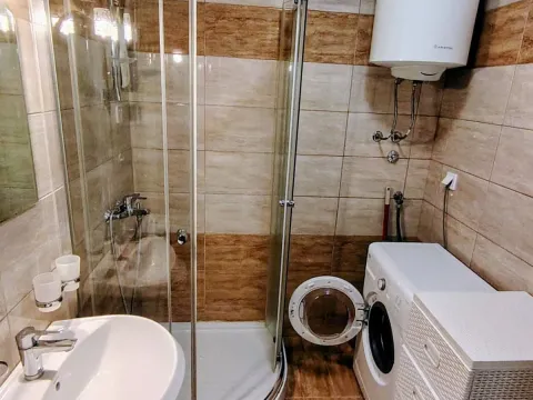 Rent, two bedroom apartment, 79m², Budva, Crna Gora - image 6