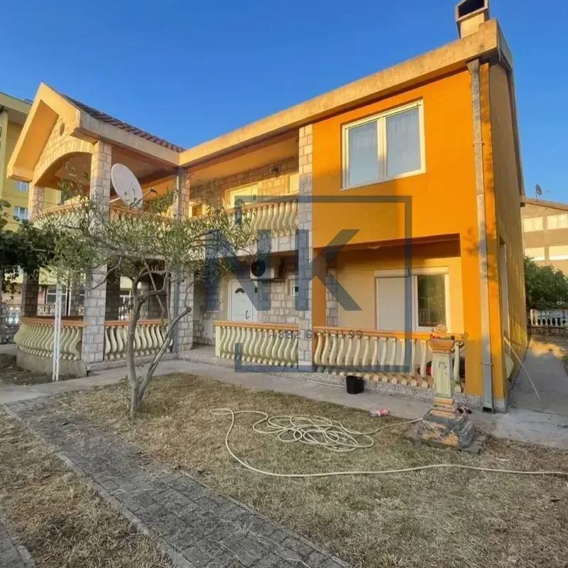 Izdavanje, kuća, 250m², Stari Aerodrom, Podgorica