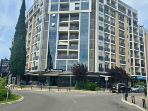 Izdavanje, trosoban stan, 103m², Podgorica, Crna Gora