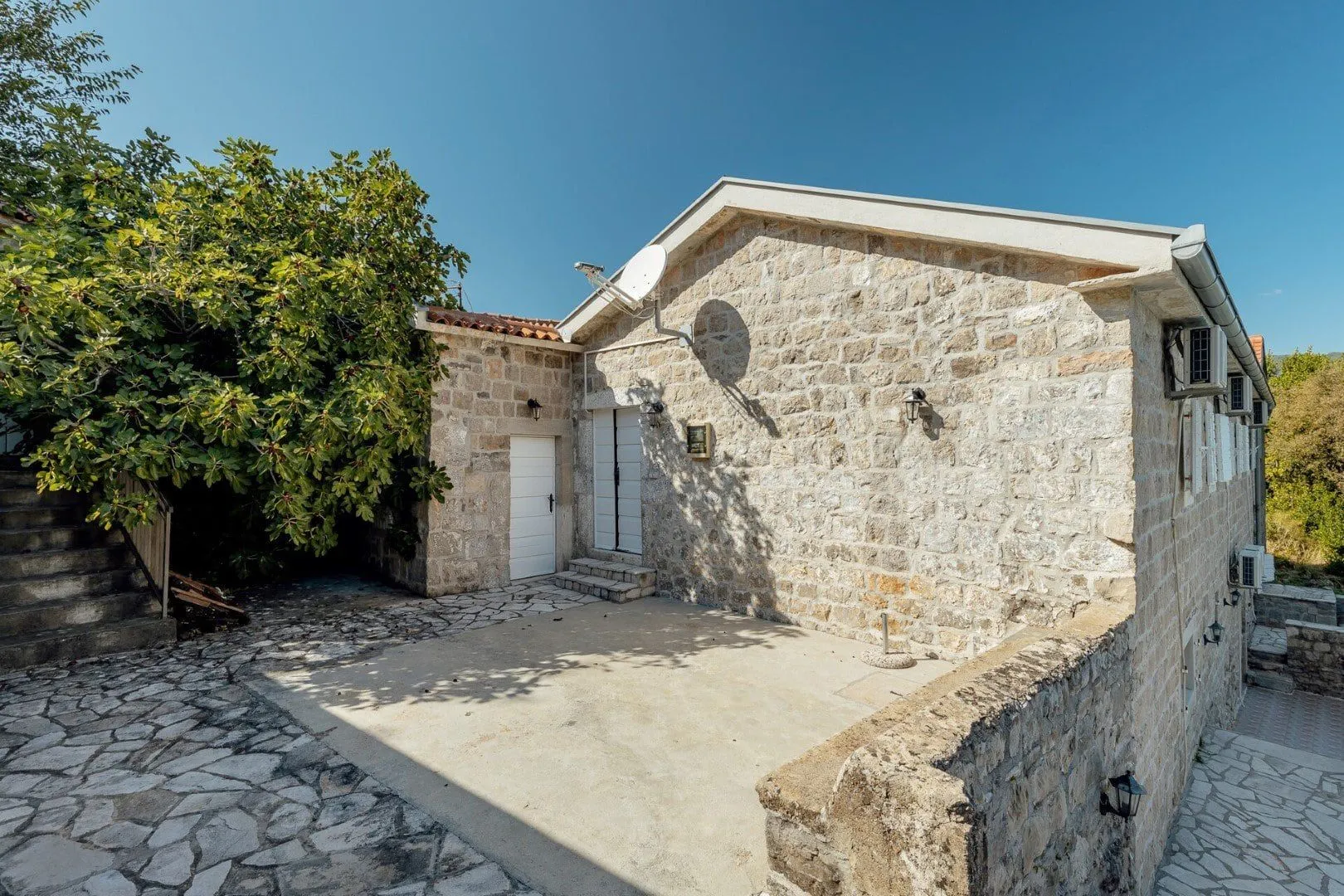 Sale, house, 176m², Kotor, Crna Gora