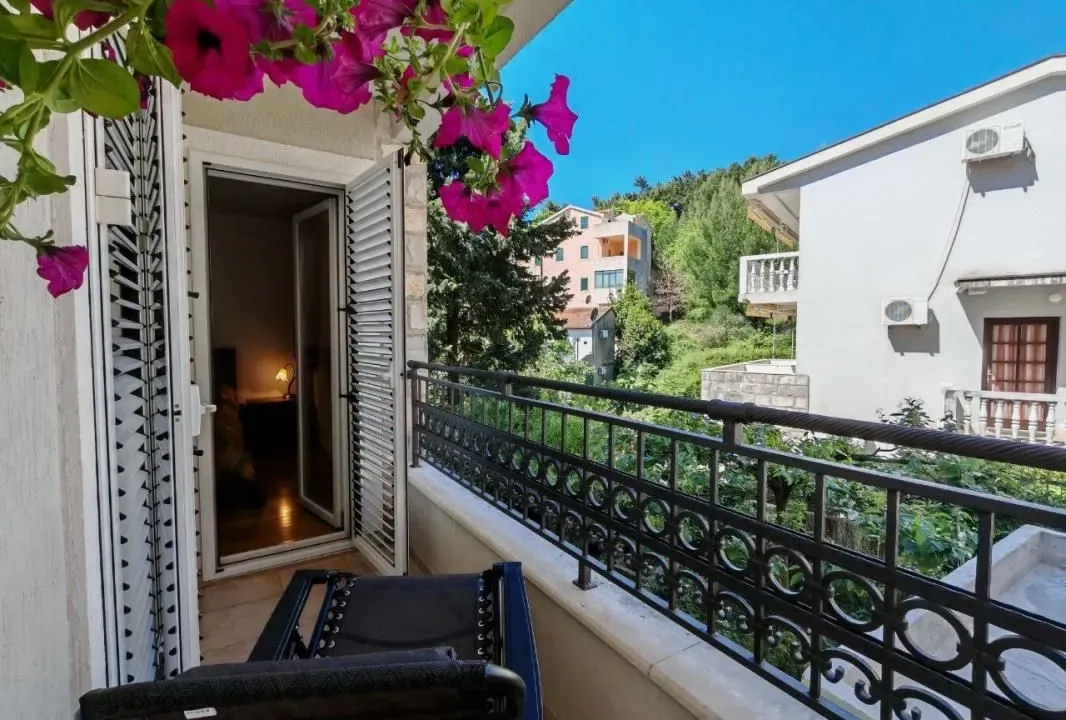 Sale, two bedroom apartment, 85m², Petrovac, Budva
