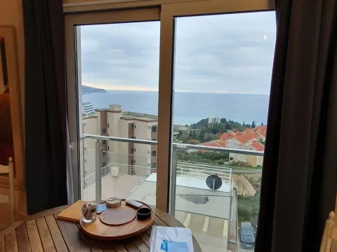Sale, one bedroom apartment, 110m², Bečići, Budva - image 4