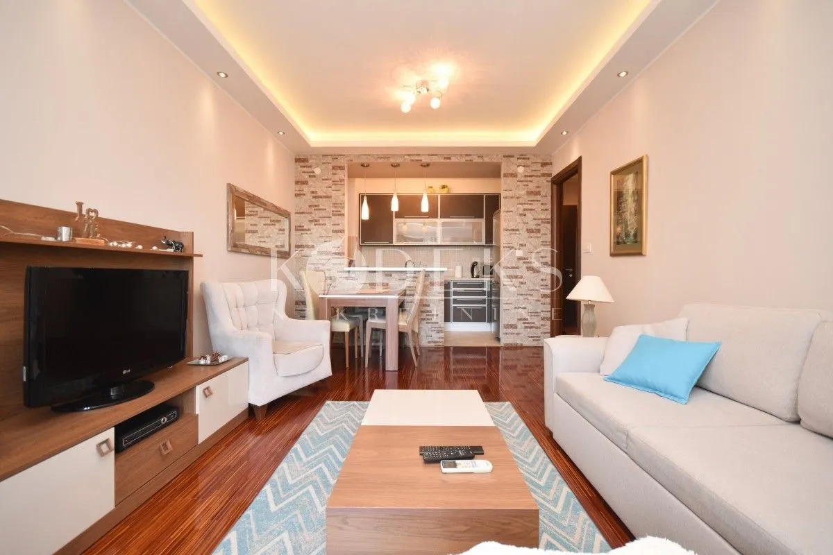 Izdavanje, dvosoban stan, 75m², Gorica C, Podgorica