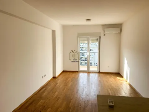 Rent, two bedroom apartment, 65m², Stari Aerodrom, Podgorica - image 3