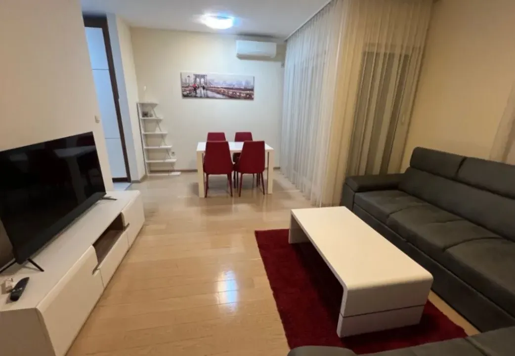 Izdavanje, jednosoban stan, 54m², City Kvart, Podgorica
