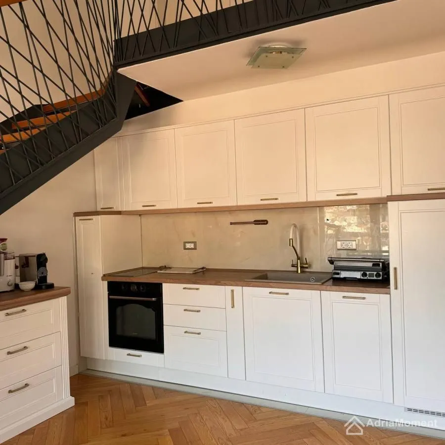 Prodaja, dvosoban stan, 68m², Centar, Tivat