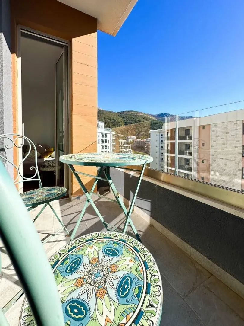 Rent, one bedroom apartment, 45m², Bečići, Budva