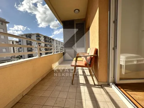 Izdavanje, jednosoban stan, 50m², City Kvart, Podgorica - image 13