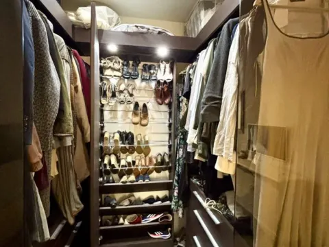 Izdavanje, trosoban stan, 150m², Tivat, Crna Gora - image 11