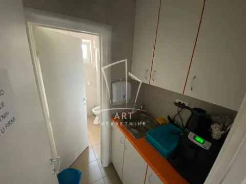 Izdavanje, poslovni prostor, 200m², Borča Sve Podlokacije, Beograd - image 5