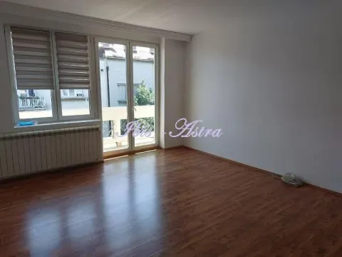 Izdavanje, četvorosoban stan, 90m², Stari Grad, Beograd - image 2