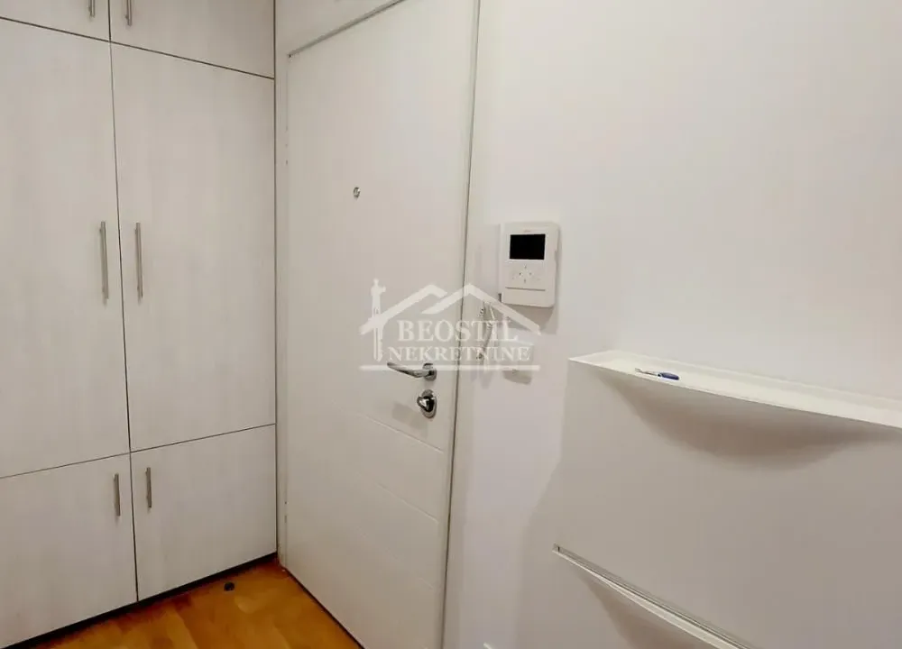 Izdavanje, dvosoban stan, 37m², Đeram Pijaca, Beograd
