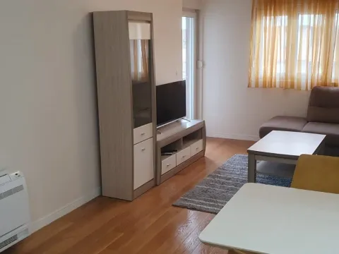 Izdavanje, dvosoban stan, 69m², Central Point, Podgorica - image 1