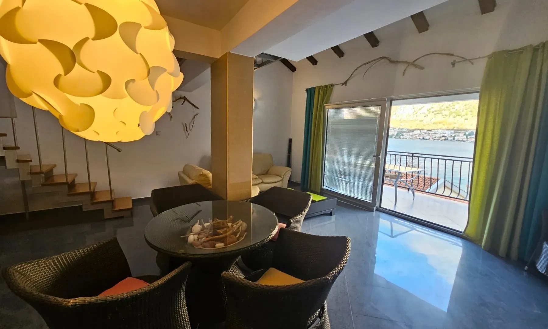 Prodaja, četvorosoban stan, 115m², Muo, Kotor