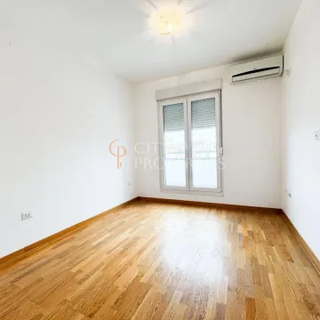 Empty bright room with parquet flooring and an air conditioning unit on the wall. - image 5