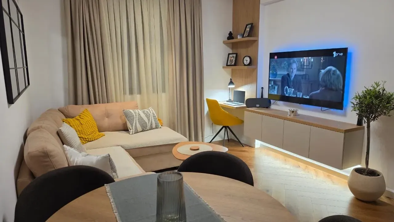 Izdavanje, jednosoban stan, 34m², Kava, Tivat