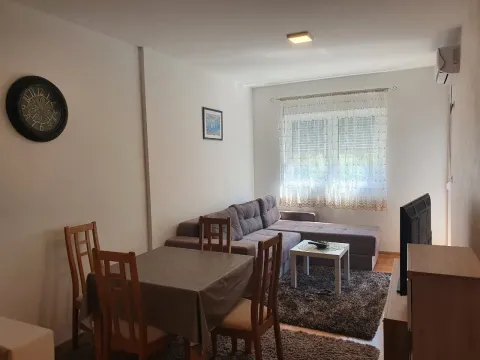 Rent, one bedroom apartment, 45m², Budva, Crna Gora - image 13