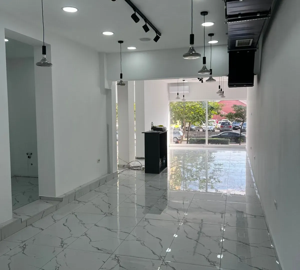 Izdavanje, poslovni prostor, 96m², Stari Aerodrom, Podgorica