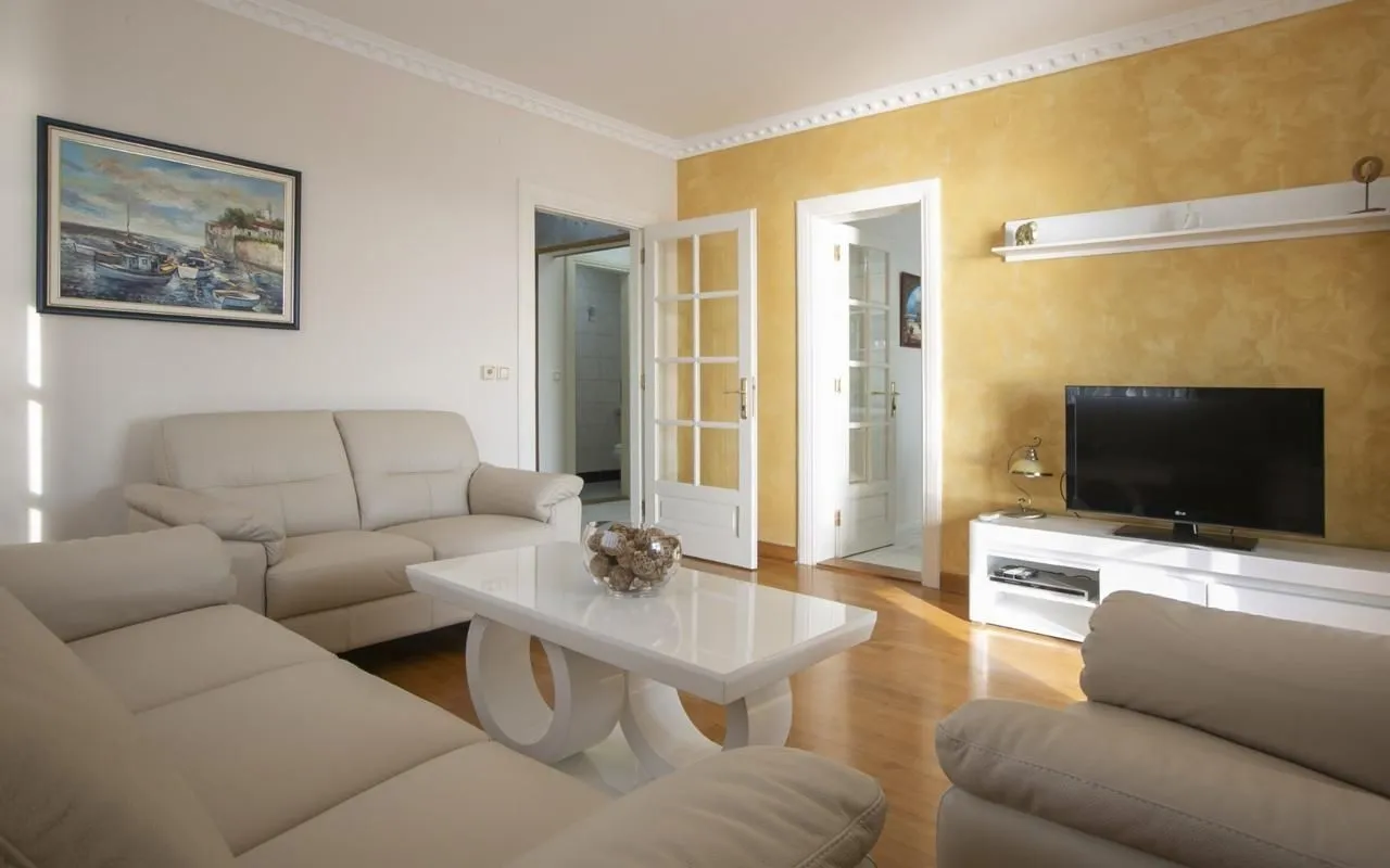 Sale, three bedroom apartment, 90m², Sveti Stefan, Budva