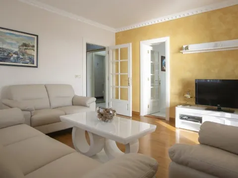 Sale, three bedroom apartment, 90m², Sveti Stefan, Budva - image 5