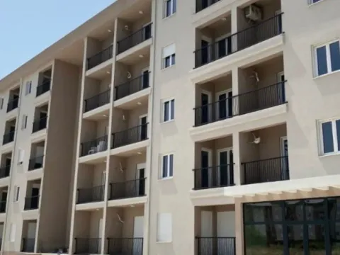 Prodaja, dvosoban stan, 73m², Krivi Most, Podgorica - image 1