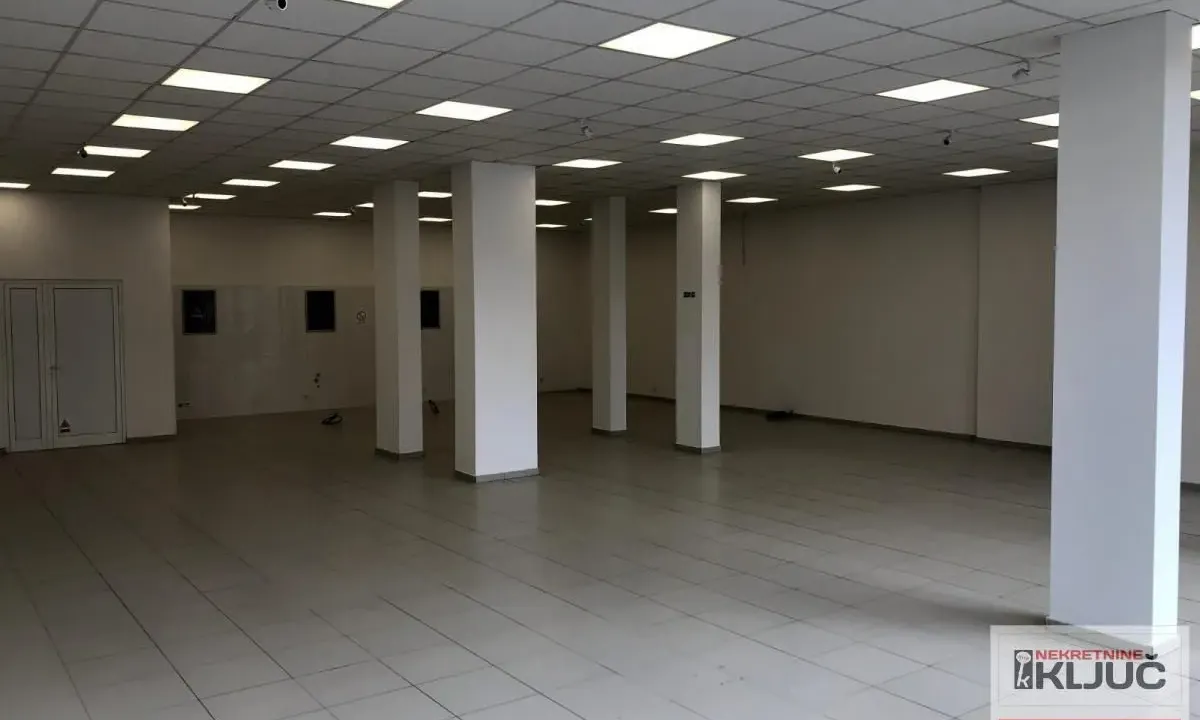 Izdavanje, poslovni prostor, 331m², Telep, Novi Sad Sve Podlokacije