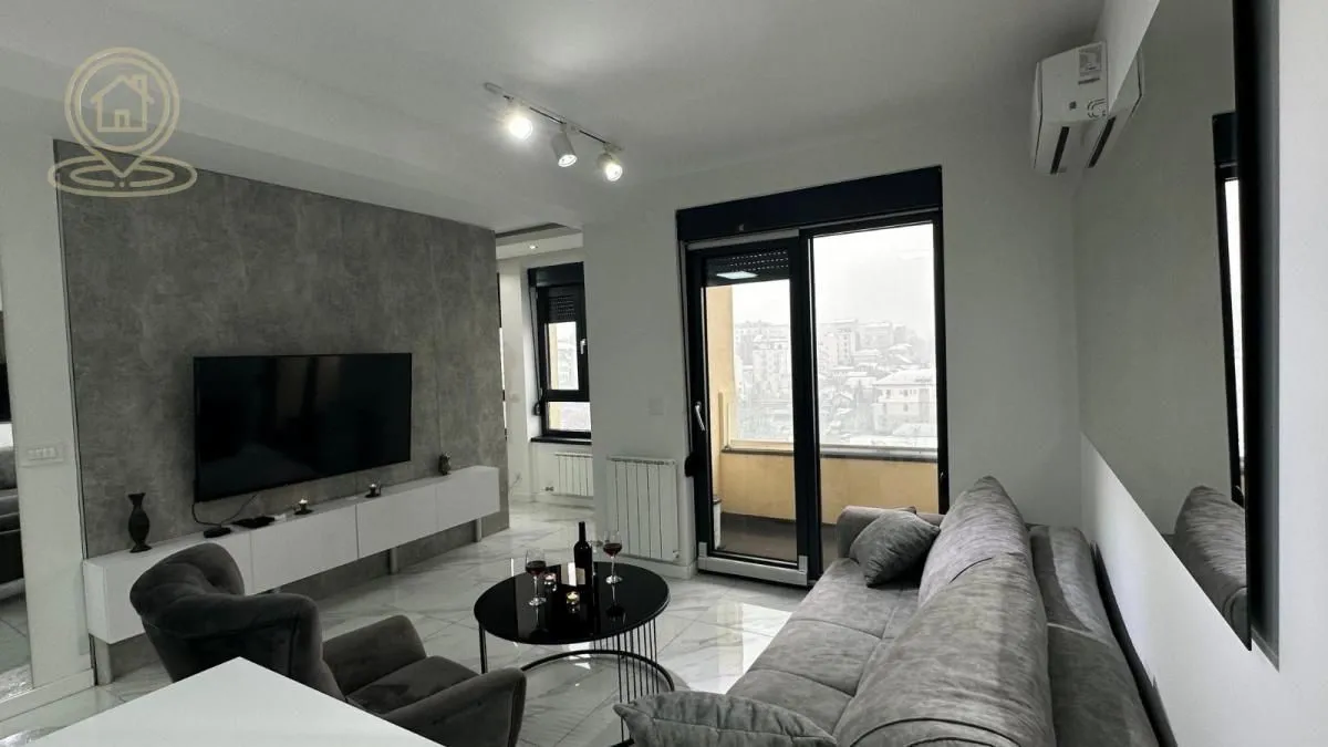 Izdavanje, dvosoban stan, 45m², Vračar Sve Podlokacije, Beograd