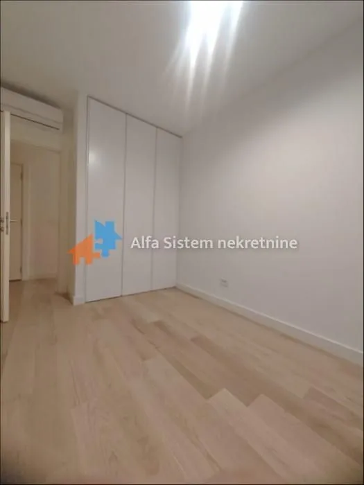 Rent, four bedroom apartment, 120m², Savski Venac, Beograd