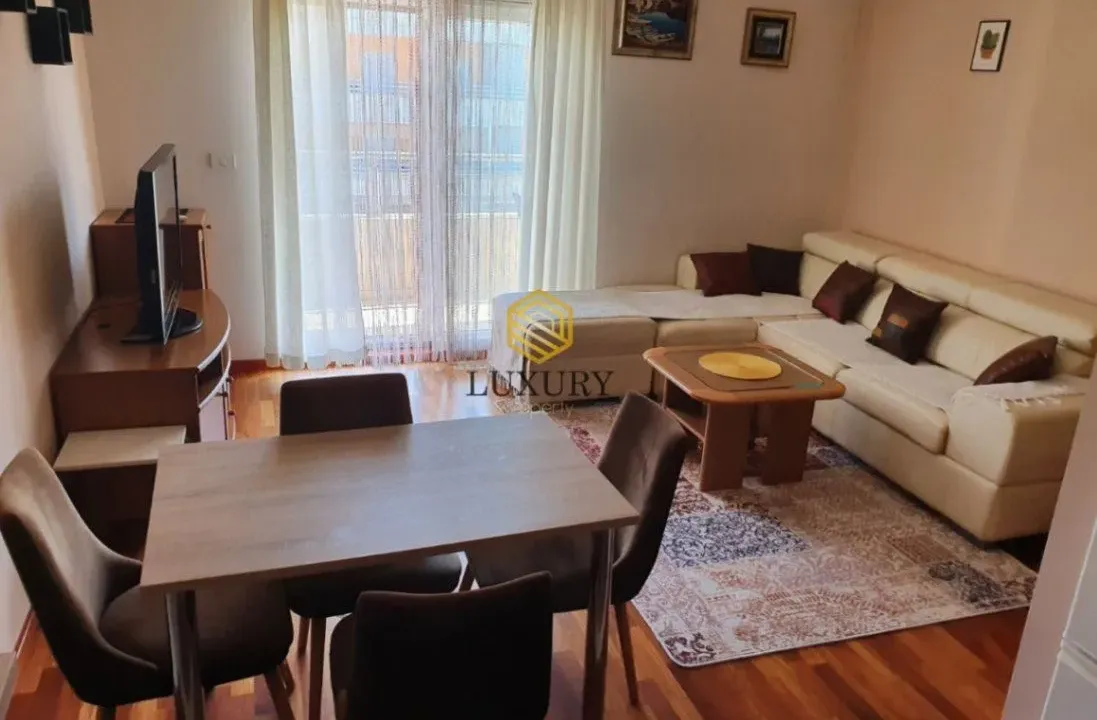 Izdavanje, dvosoban stan, 74m², City Kvart, Podgorica