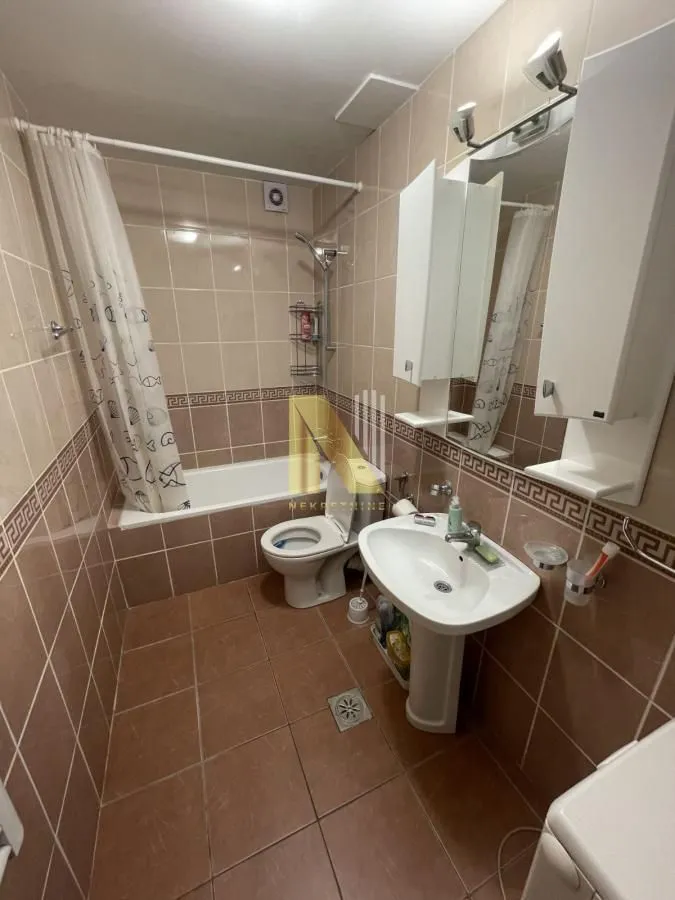 Izdavanje, dvosoban stan, 50m², Rotkvarija, Novi Sad Sve Podlokacije