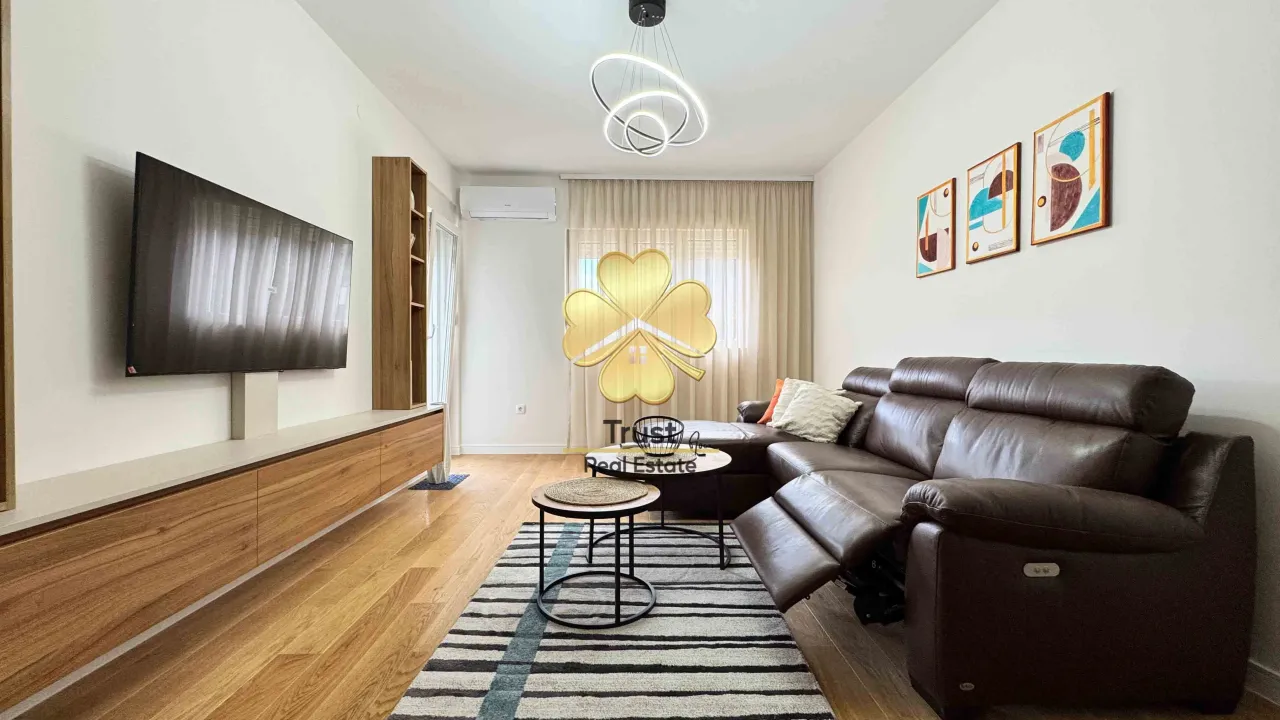 Izdavanje, jednosoban stan, 49m², Central Point, Podgorica