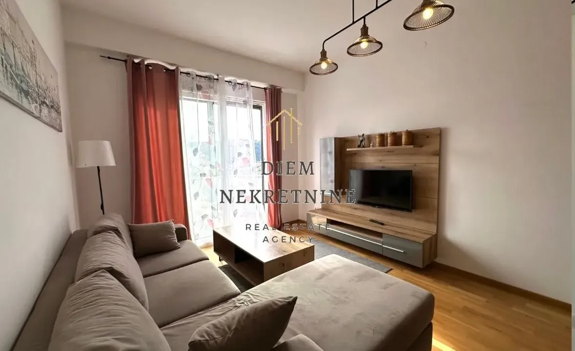 Prodaja, jednosoban stan, 46m², Centar, Bar