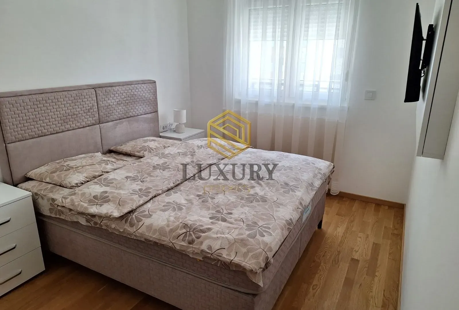 Izdavanje, jednosoban stan, 48m², Stari Aerodrom, Podgorica