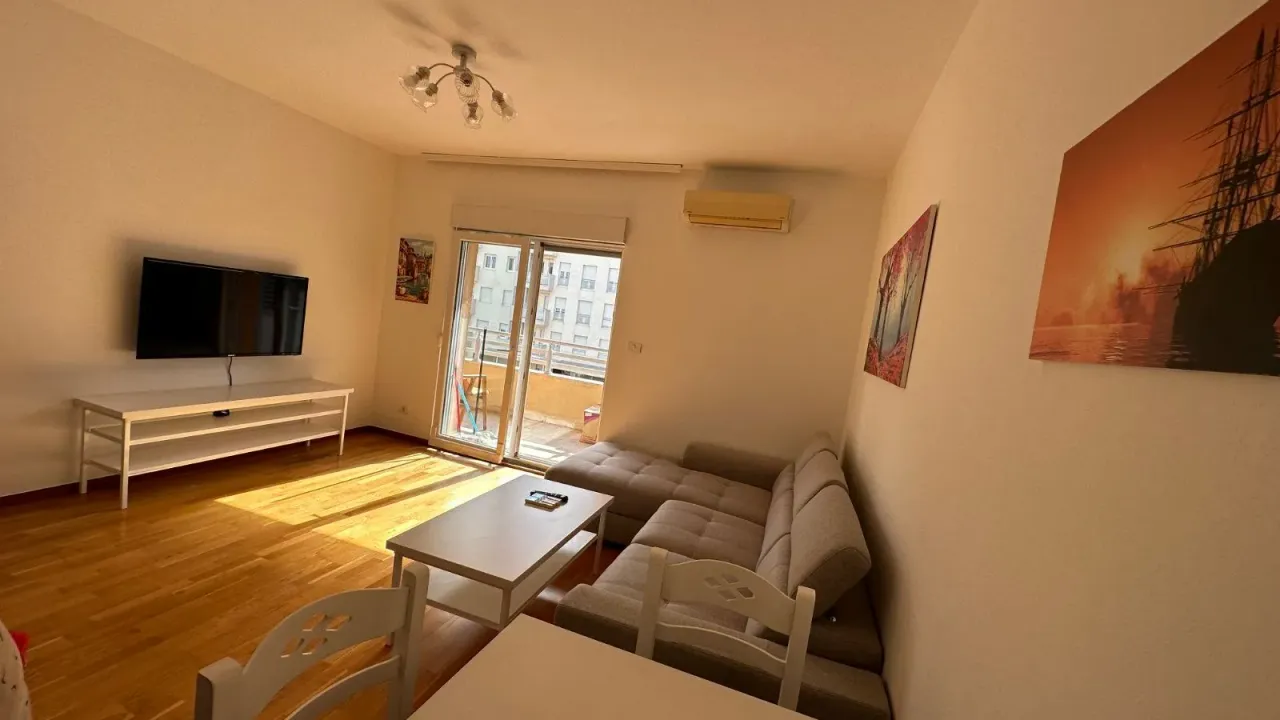 Izdavanje, jednosoban stan, 50m², City Kvart, Podgorica