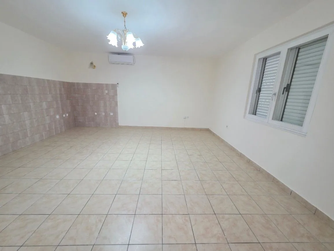 Izdavanje, jednosoban stan, 60m², Tološi, Podgorica