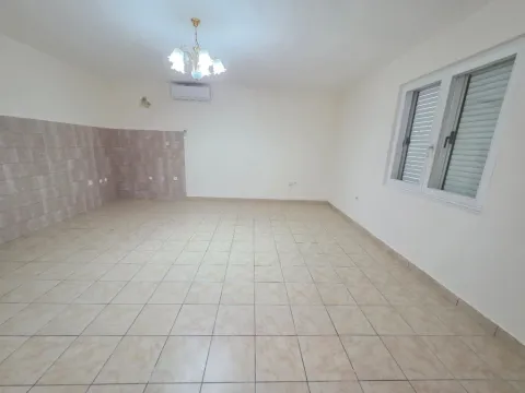 Izdavanje, jednosoban stan, 60m², Tološi, Podgorica - image 2