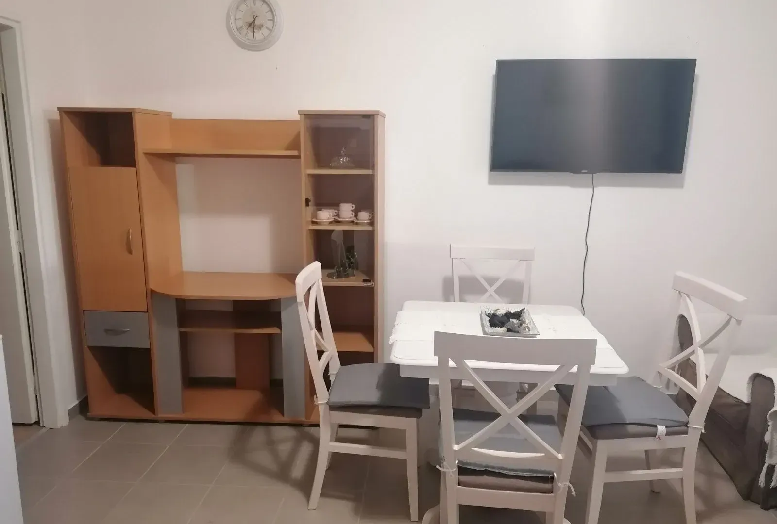 Izdavanje, jednosoban stan, 50m², Tripovići, Tivat