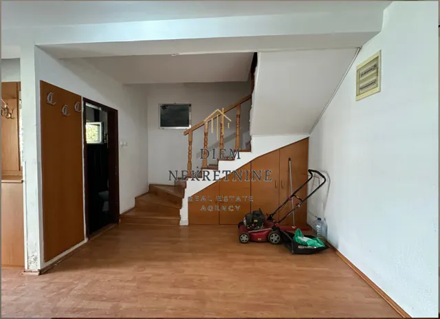 Izdavanje, kuća, 250m², Zabjelo, Podgorica